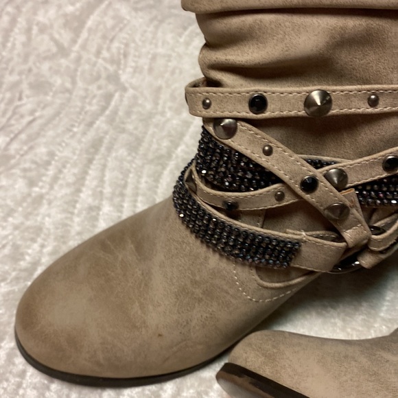 Boots - Picture 3 of 3